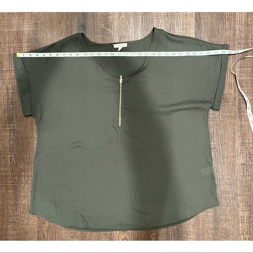 Plus Size Top​​​​​​​​​​ - Picture 4 of 5